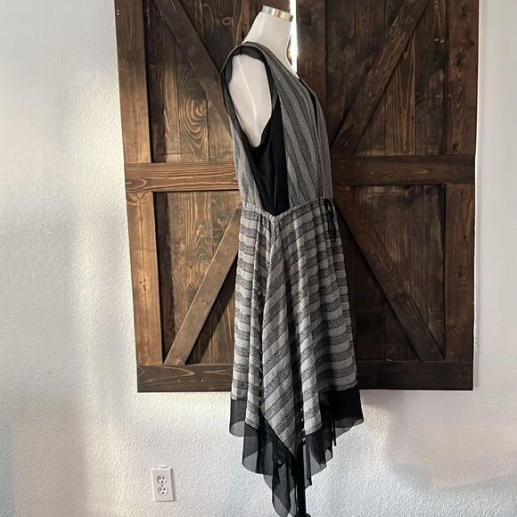 BCBGMAXAZRIA SzXS ASYMMETRICAL STRIPE SLEEVELESS A-LINE DRESS METALLIC Sz-Large - Picture 8 of 14